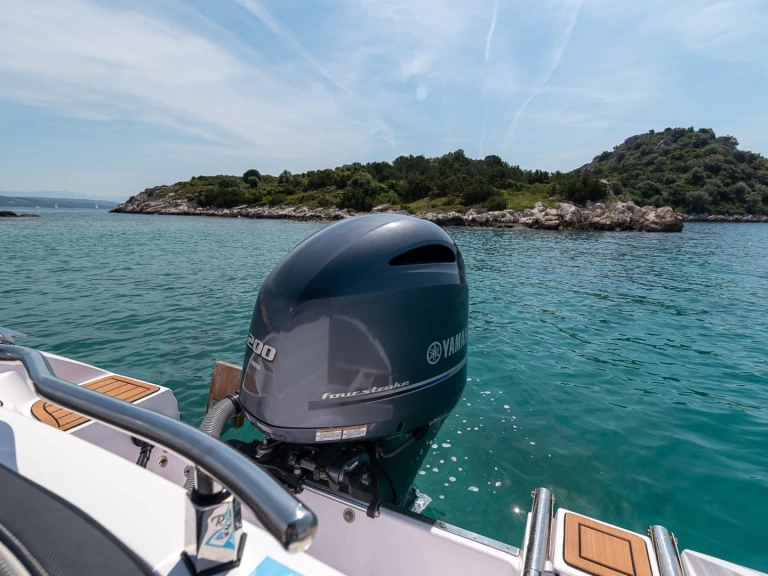 Bateau à moteur à louer à Trogir au meilleur prix