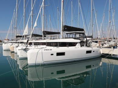 Boat rental Lagoon Lagoon 42 in D-Marin Dalmacija Marina on Samboat