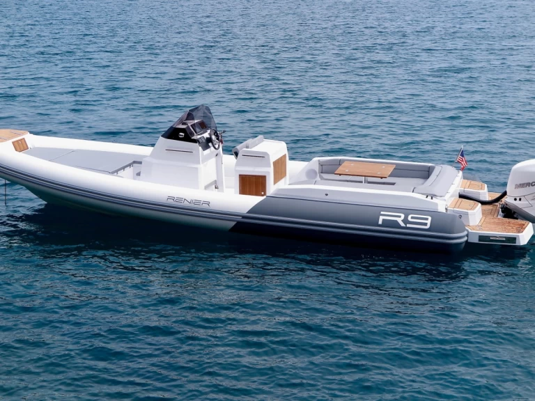 Louer Semi-rigide avec ou sans skipper Renier à Port du Lavandou