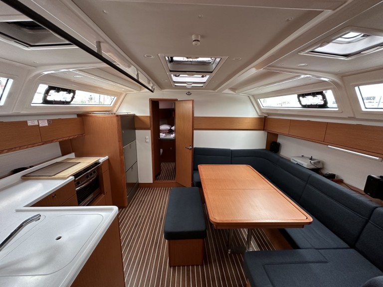 Louer Voilier avec ou sans skipper Bavaria à Álimos