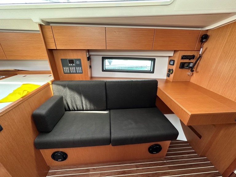 Louer Voilier avec ou sans skipper Bavaria à Álimos
