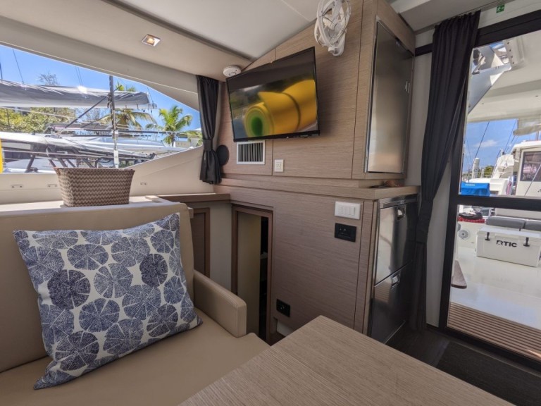Location bateau Fountaine Pajot Isla 40 à Road Town sur Samboat