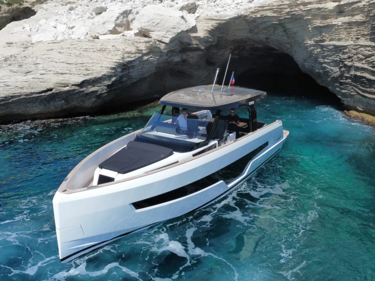 Louer Bateau à moteur avec ou sans skipper Fjord à Bonifacio