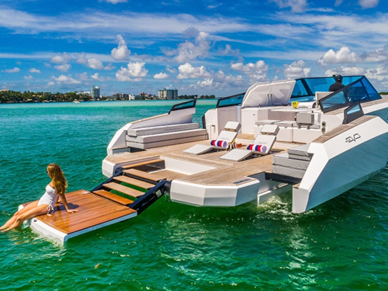 Location Bateau à moteur EVO Yachts avec permis