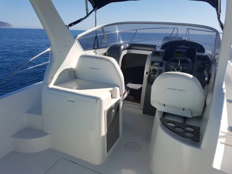 Bateau à moteur à louer à Port Mahon au meilleur prix