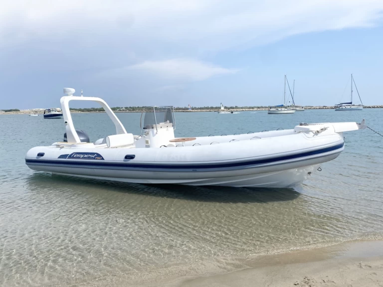 Location Semi-rigide à Port-Camargue - Capelli Tempest 750