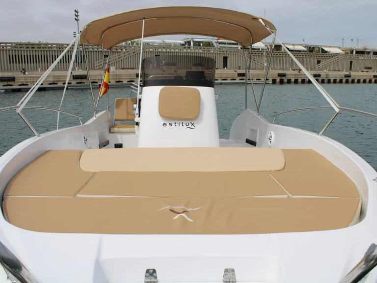 Location Bateau à moteur Astilux avec permis