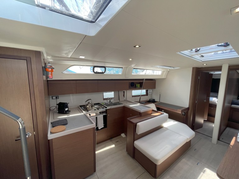 Location bateau Bénéteau Oceanis 51.1 à Álimos sur Samboat