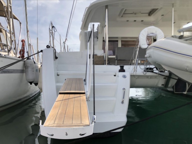 Louer Catamaran avec ou sans skipper Lagoon à Álimos