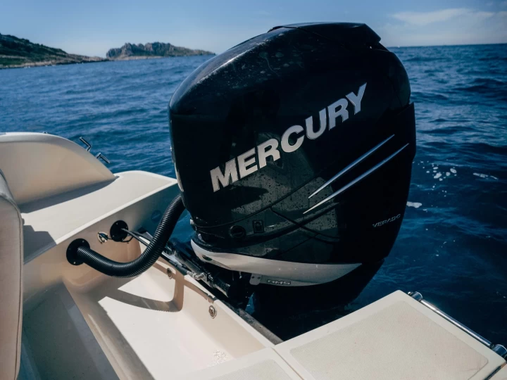 Invictus  Invictus 240 CX a louer à Marseille