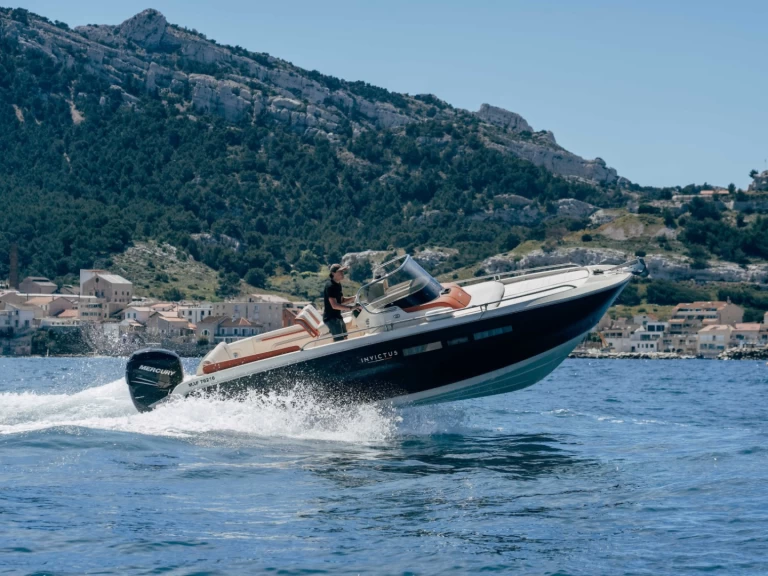 Location bateau Marseille pas cher Invictus 240 CX