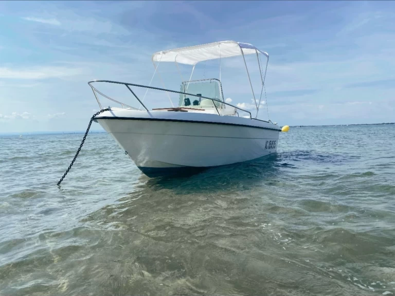 Location bateau Port-Camargue pas cher Cap Ferret 500
