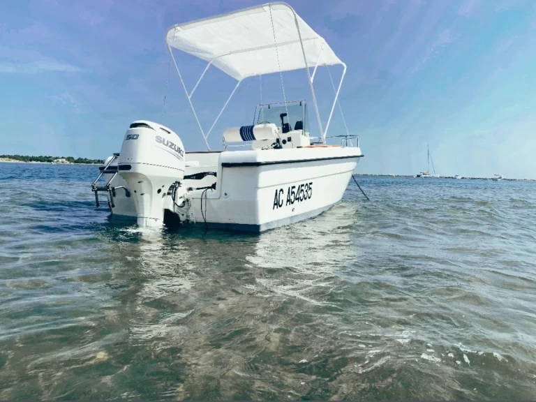 Louer Bateau à moteur avec ou sans skipper B2 Marine à Port-Camargue