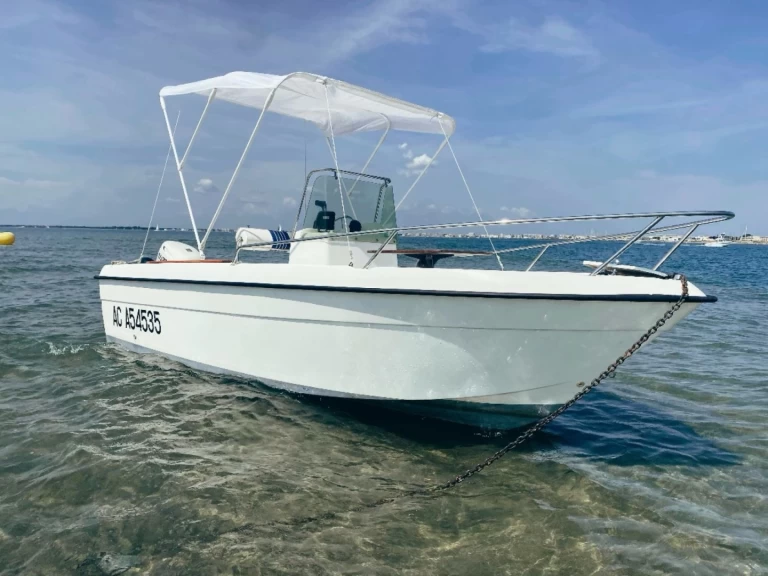 Bateau à moteur à louer à Port-Camargue au meilleur prix
