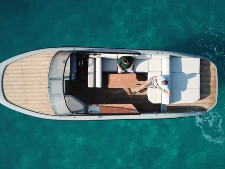 Bateau à moteur à louer à Porto-Vecchio au meilleur prix