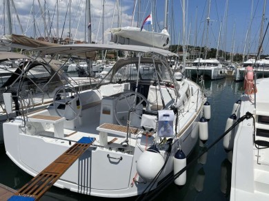 Bénéteau Oceanis 38.1 charter bareboat eller skeppad i Marina Veruda