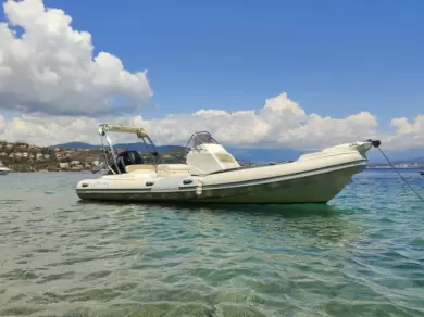 Louer Semi-rigide avec ou sans skipper Lomac à Mandelieu-la-Napoule