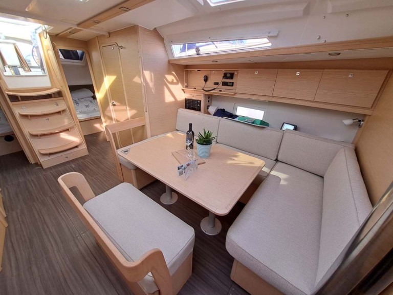 Louez un Dufour Dufour 430 à Jezera