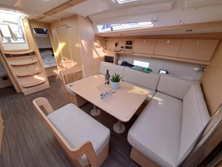 Louez un Dufour Dufour 430 à Jezera