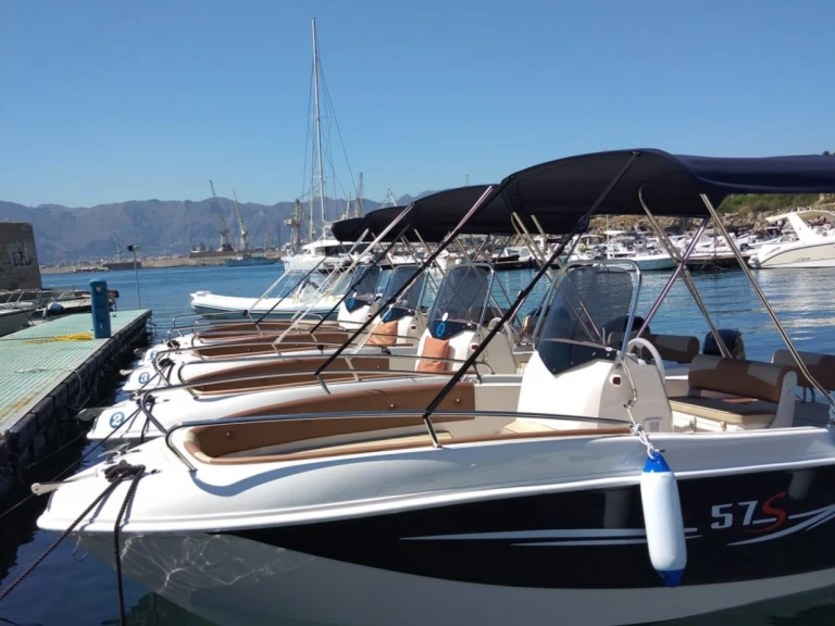 Bateau à moteur à louer à Palerme au meilleur prix