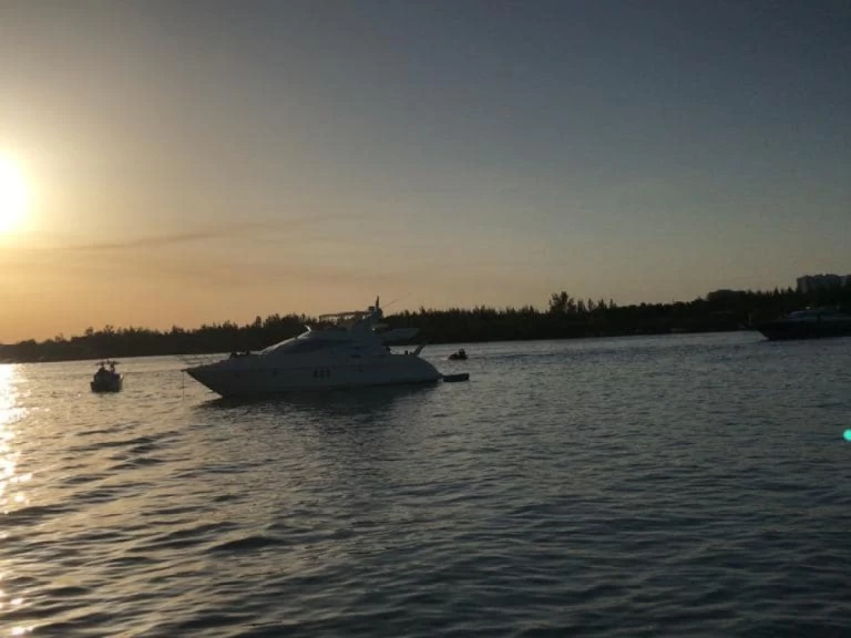 Location bateau Sea Ray Sea Ray 400 Sundancer à Miami sur Samboat
