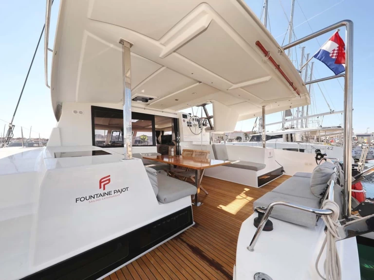 Location bateau Fountaine Pajot Lucia 40 à Pula sur Samboat
