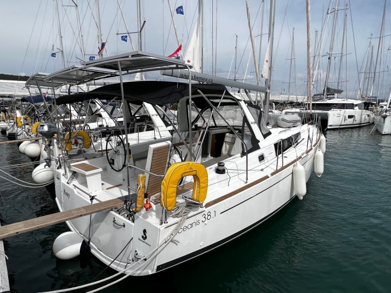 Bénéteau Oceanis 38.1 a louer à D-Marin Dalmacija Marina