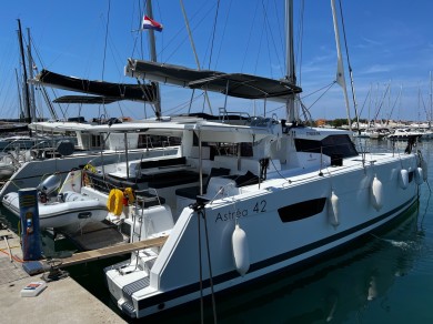 Verhuur Catamaran in D-Marin Dalmacija Marina - Fountaine Pajot Astrea 42