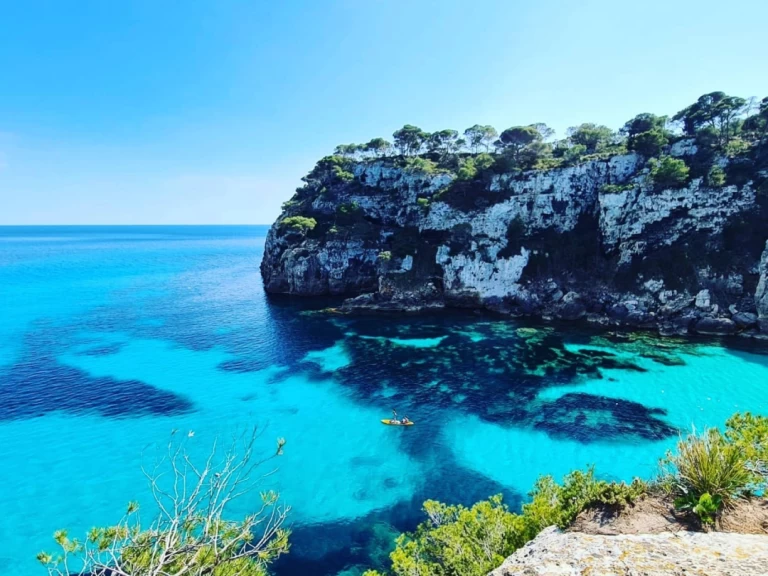 Bateau à moteur à louer à Son Bou au meilleur prix