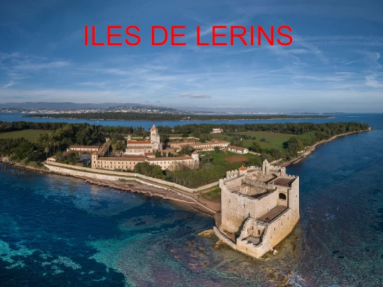 Bateau à moteur à louer à Antibes au meilleur prix