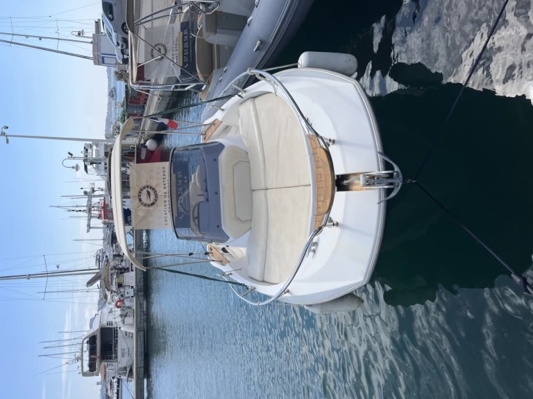 Louer Bateau à moteur avec ou sans skipper Sessa Marine à Fréjus