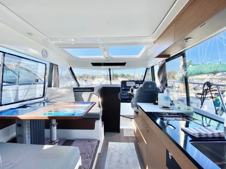 Location Bateau à moteur Jeanneau avec permis
