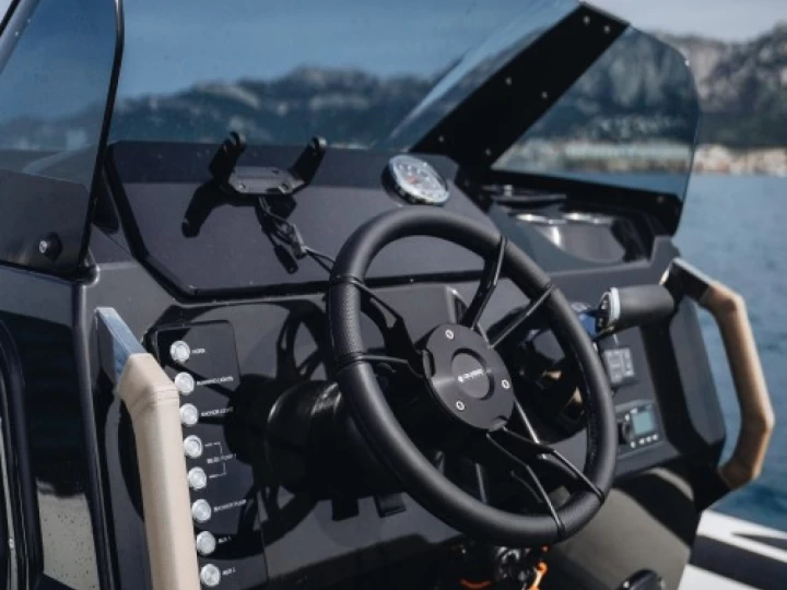 Louez un Brig Eagle 8 à Marseille