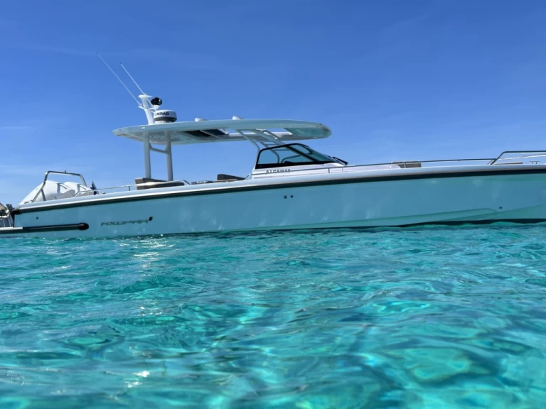 Bateau à moteur à louer à Porto-Vecchio au meilleur prix