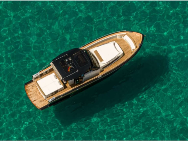 Bateau à moteur à louer à Marina Botafoch au meilleur prix