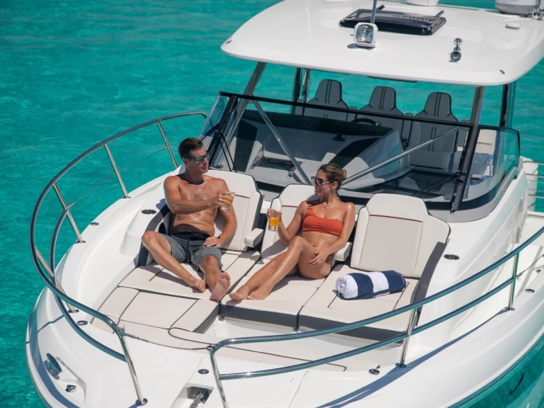 Louer Bateau à moteur avec ou sans skipper Jeanneau à La Forêt-Fouesnant