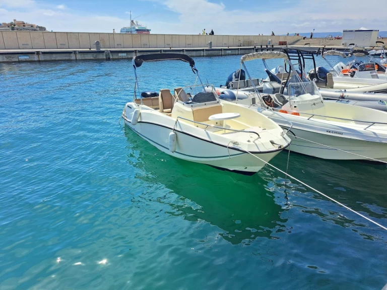 Louer Bateau à moteur avec ou sans skipper Quicksilver à Marseille