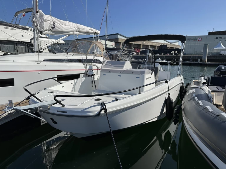 Bateau à moteur à louer à Lorient au meilleur prix