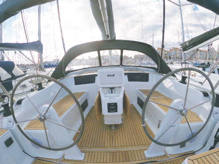 Location à Hyères - 69 HANSE 418 sur SamBoat