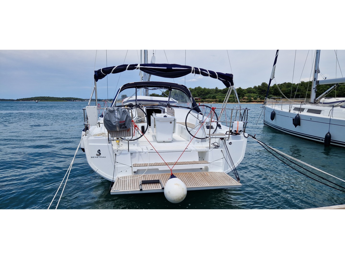 Bénéteau Oceanis 40.1 eco solar sailboat charter in Medulin, Croatia