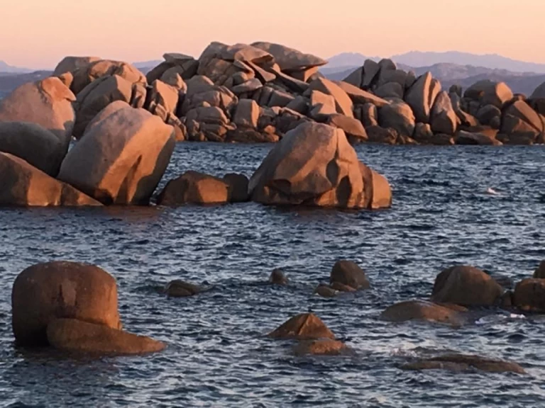 Location bateau La Maddalena pas cher Lagoon 440