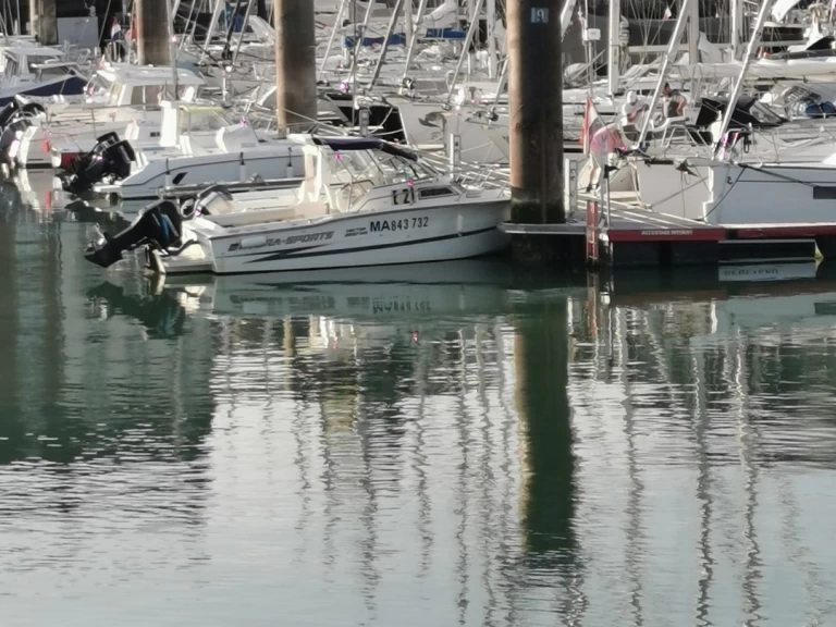 Louer Bateau à moteur avec ou sans skipper Hydrasport à Toulon