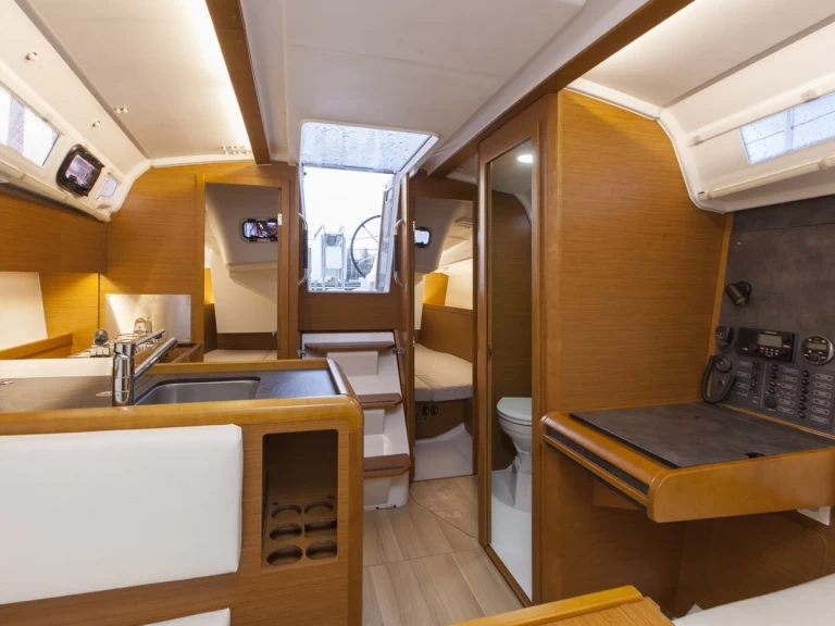 Louer Voilier avec ou sans skipper Jeanneau à Biograd na Moru