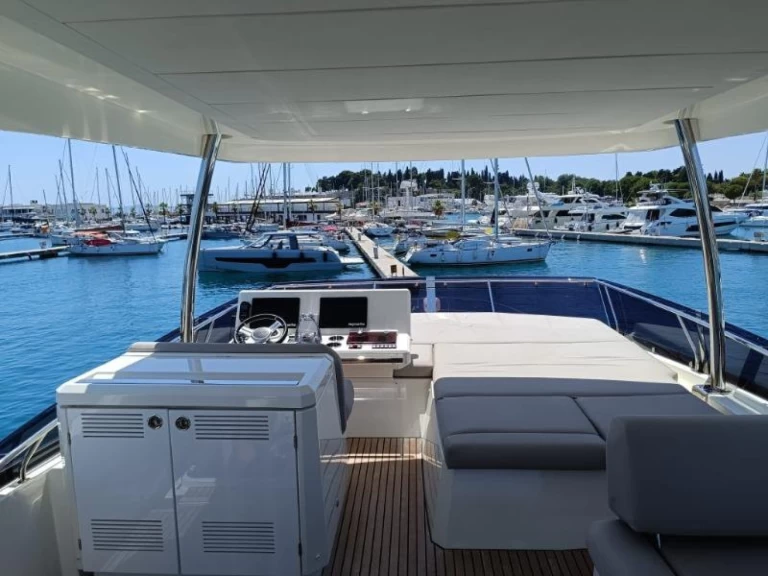Location bateau Jeanneau Prestige 590 à Split sur Samboat