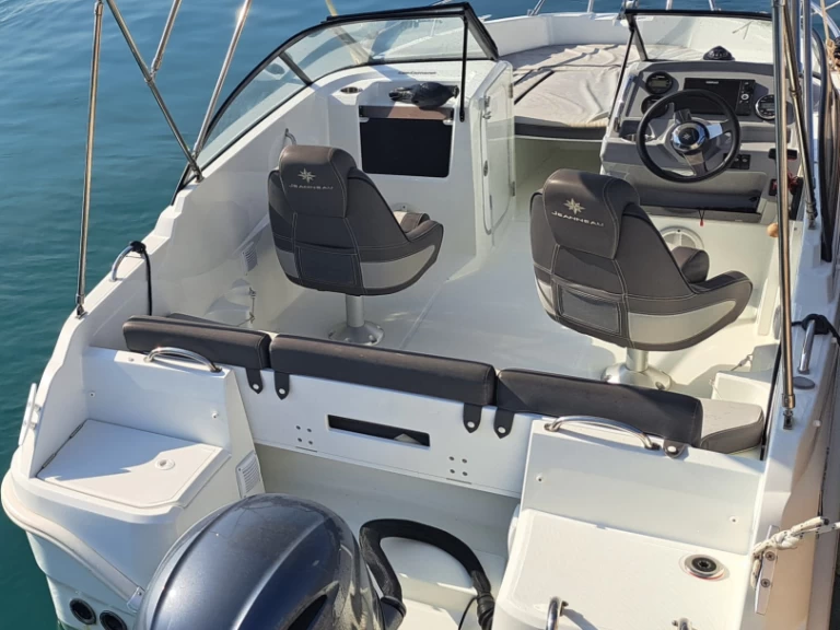 Location Bateau à moteur à Rovinj - Jeanneau Cap Camarat 5.5 BR