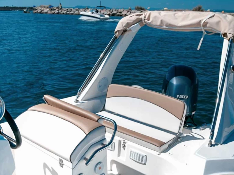 Semi-rigide à louer à Roses au meilleur prix