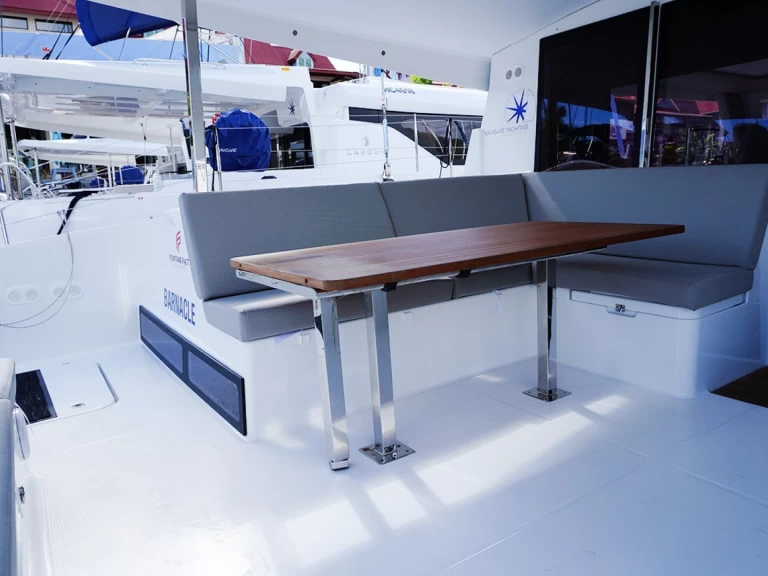 Louer Catamaran avec ou sans skipper Fountaine Pajot à Eden Island