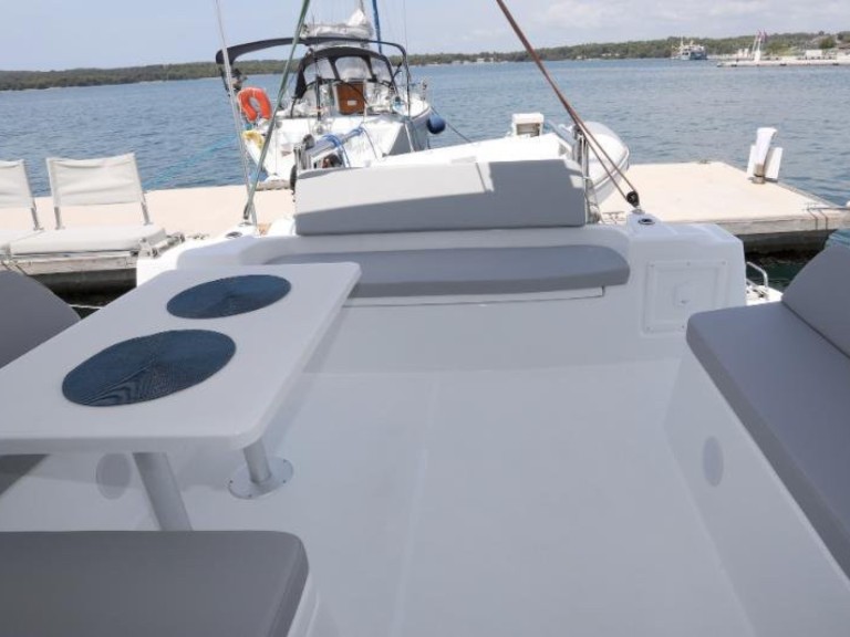 Louez un Excess Excess 11 à Pula