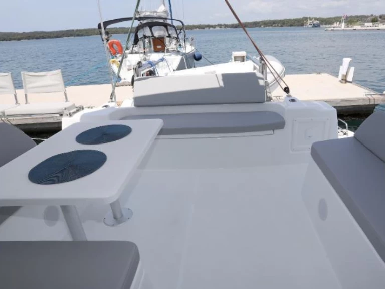 Louez un Excess Excess 11 à Pula