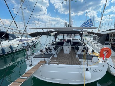 Huur een Bénéteau Oceanis 51.1 in Alimos Marina